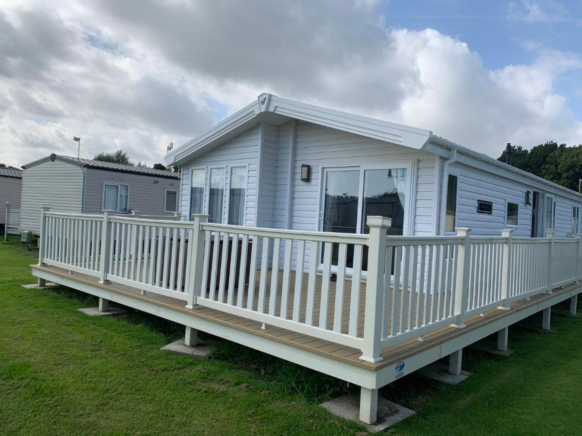 8 Birth Lodge On Cayton Bay Holiday Park Scarborough Exterior foto